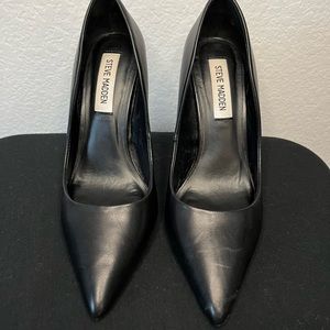 Black Steve Madden Pumps.